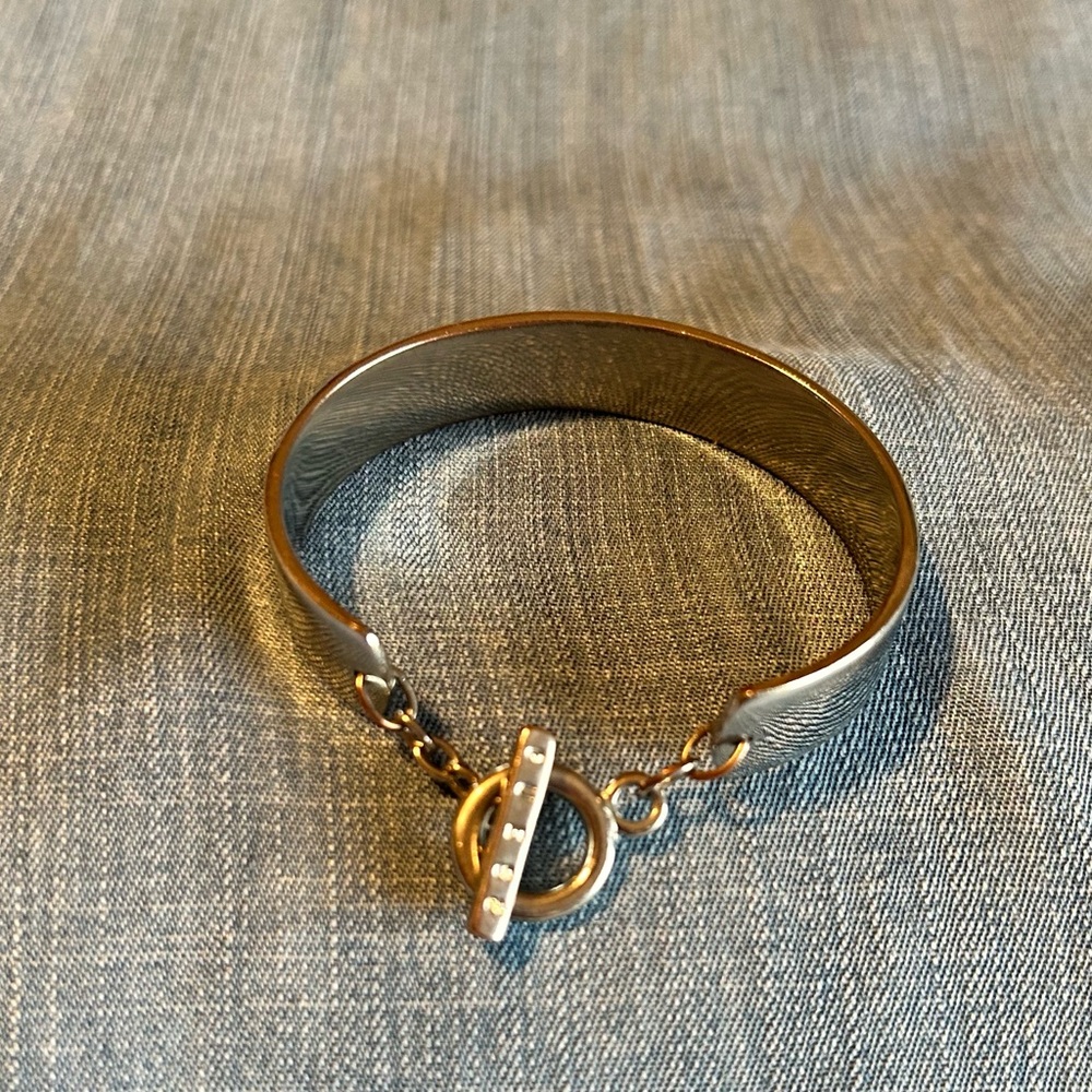 Elegant Guess Silver Bangle Cuff Bracelet with Toggle Clasp